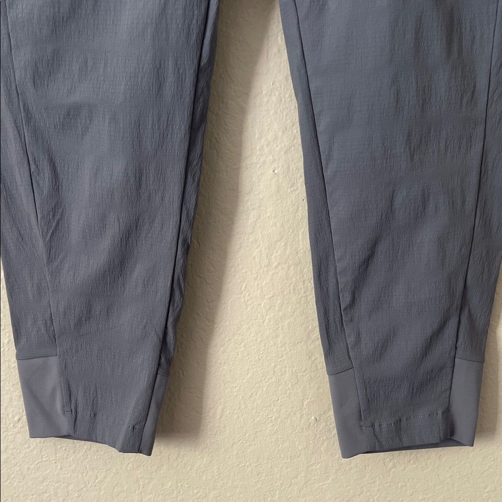 NWOT Athleta Trekkie North High Rise Jogger Gray in Size 6 - Picture 3 of 13